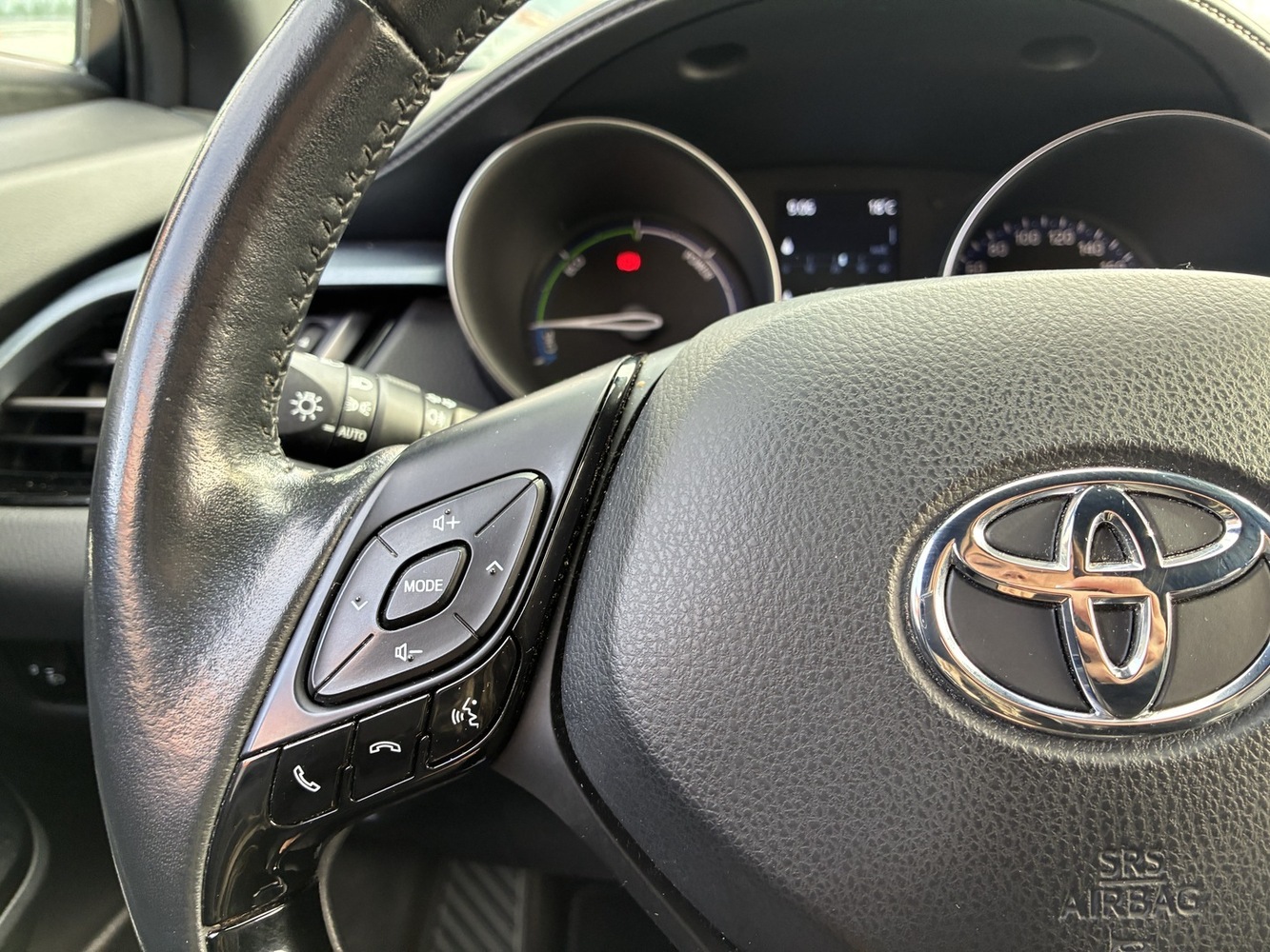 Toyota C-HR vaihtoauto