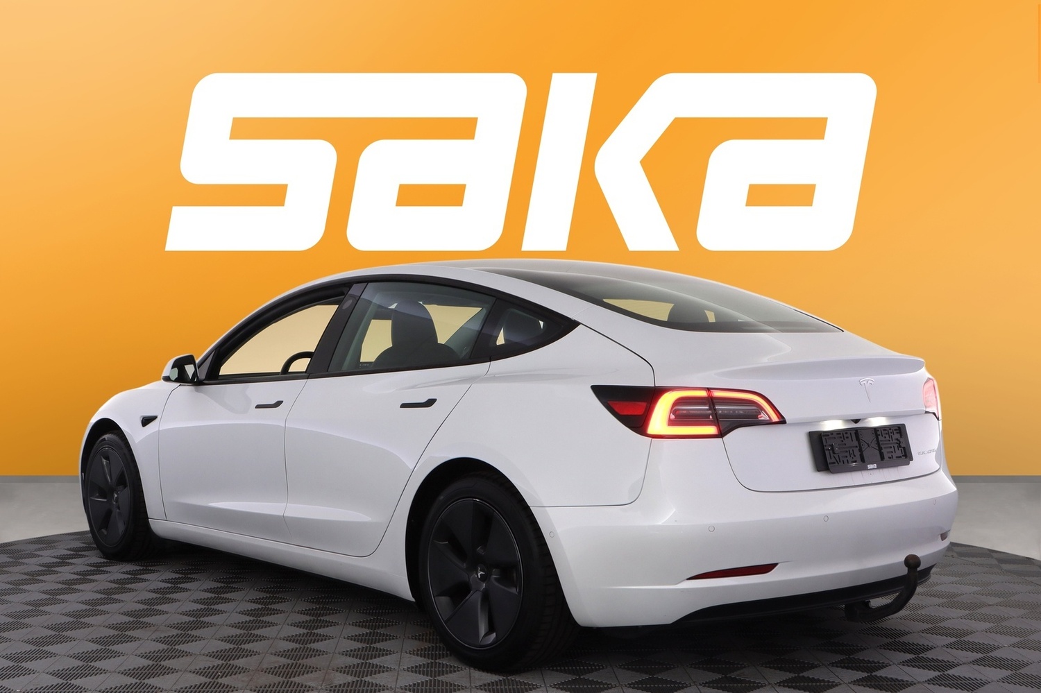 Tesla Model 3 vaihtoauto