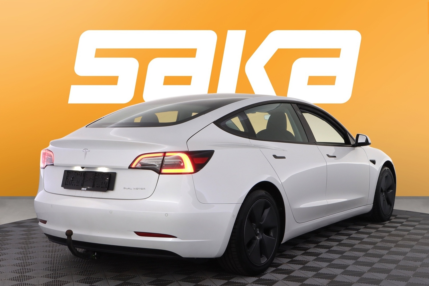 Tesla Model 3 vaihtoauto