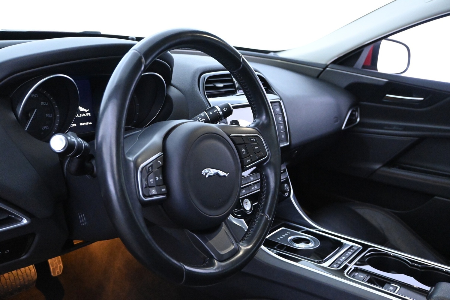 Jaguar XE vaihtoauto
