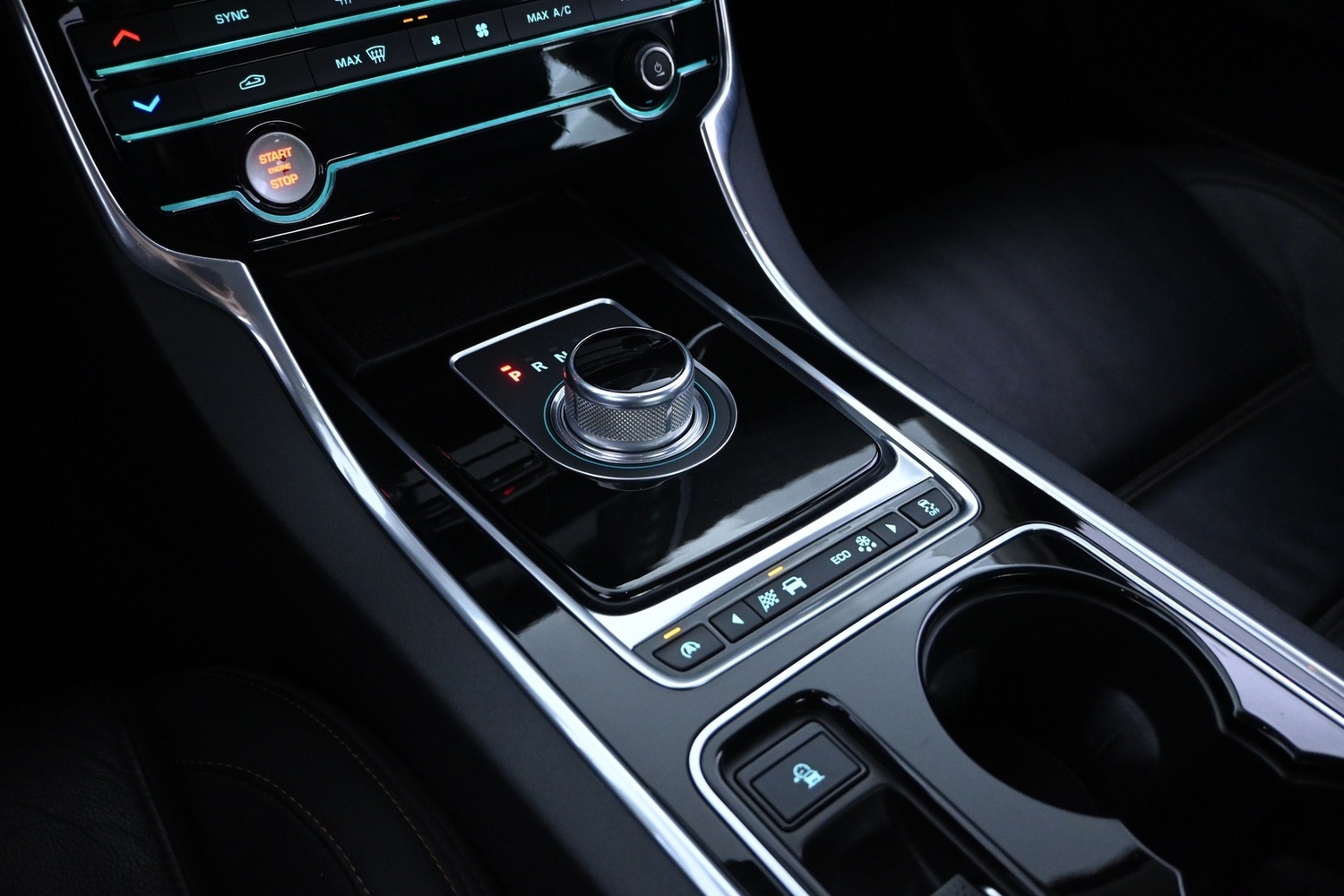 Jaguar XE vaihtoauto
