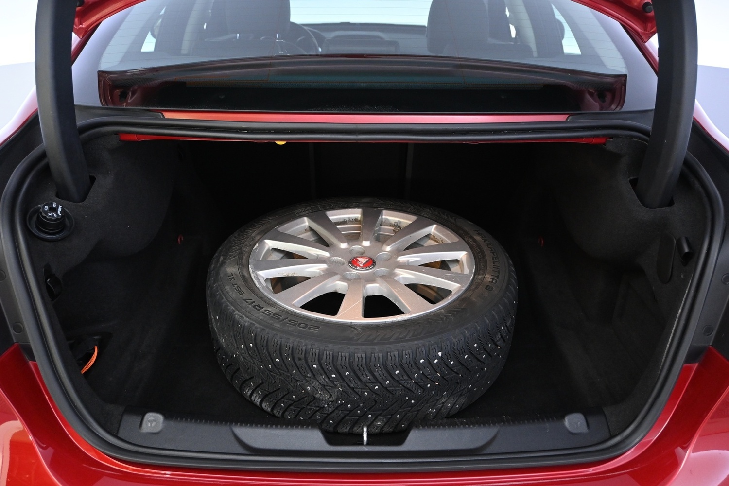 Jaguar XE vaihtoauto