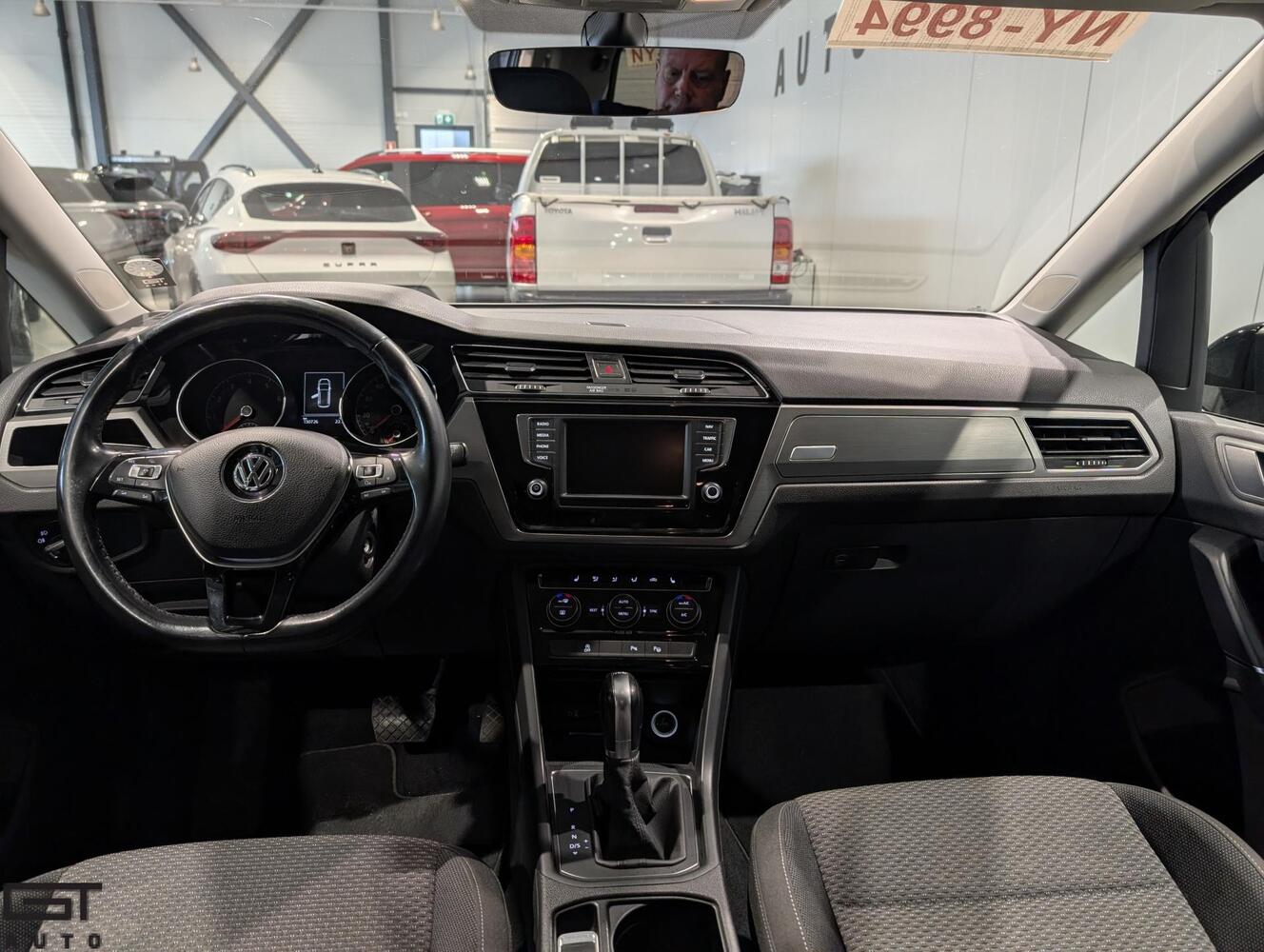 Volkswagen Touran vaihtoauto
