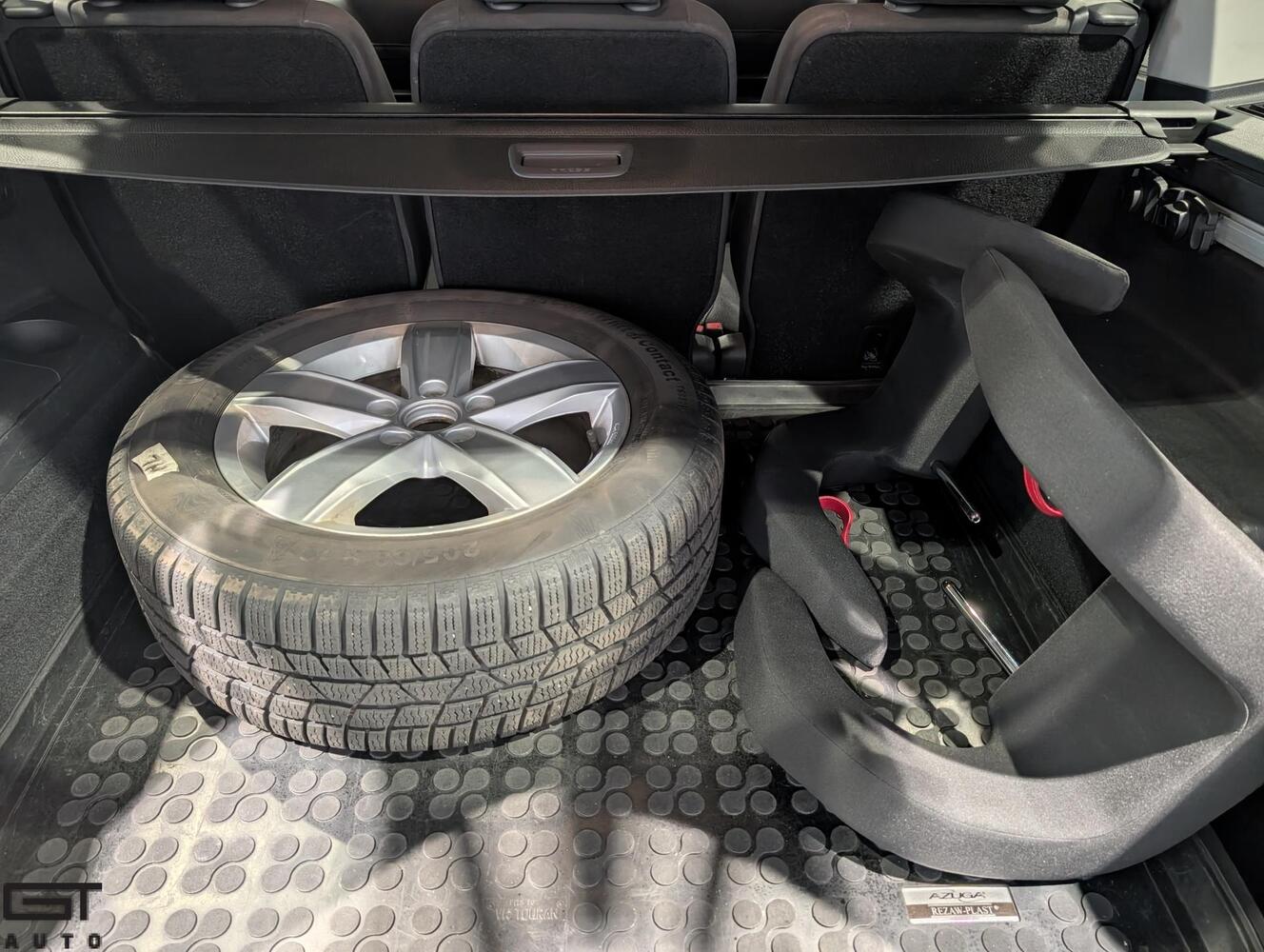 Volkswagen Touran vaihtoauto
