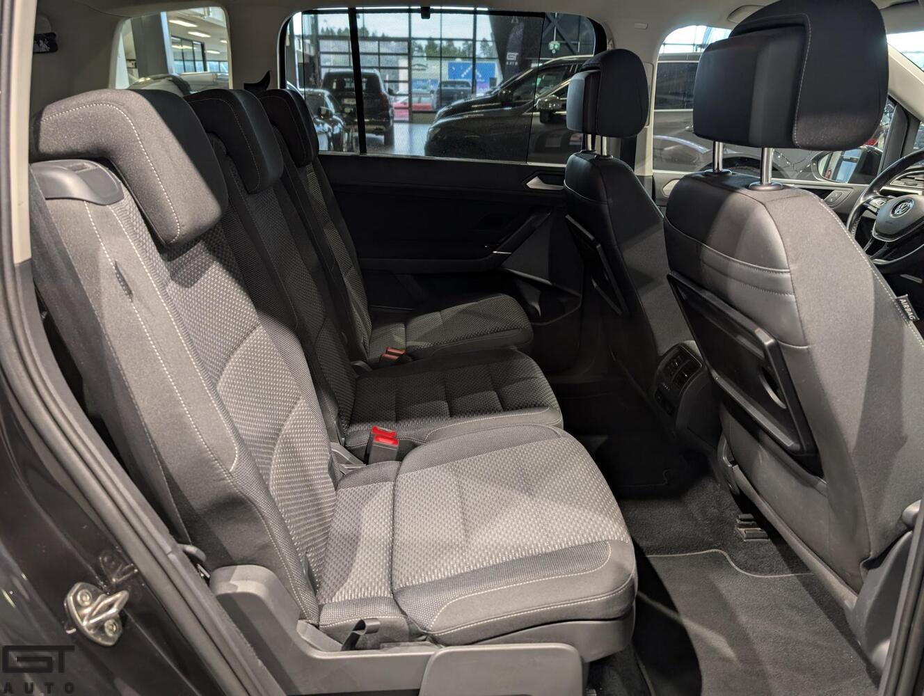 Volkswagen Touran vaihtoauto