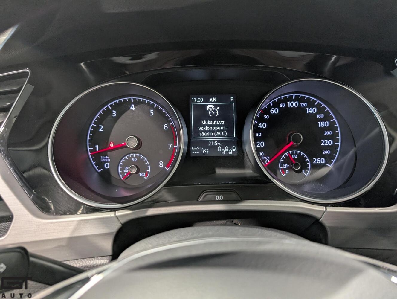 Volkswagen Touran vaihtoauto