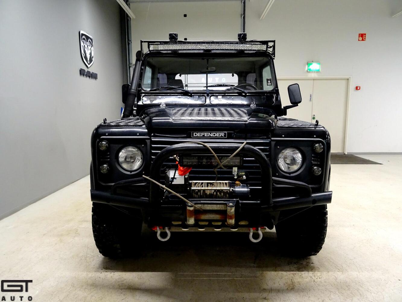 Land Rover Defender vaihtoauto