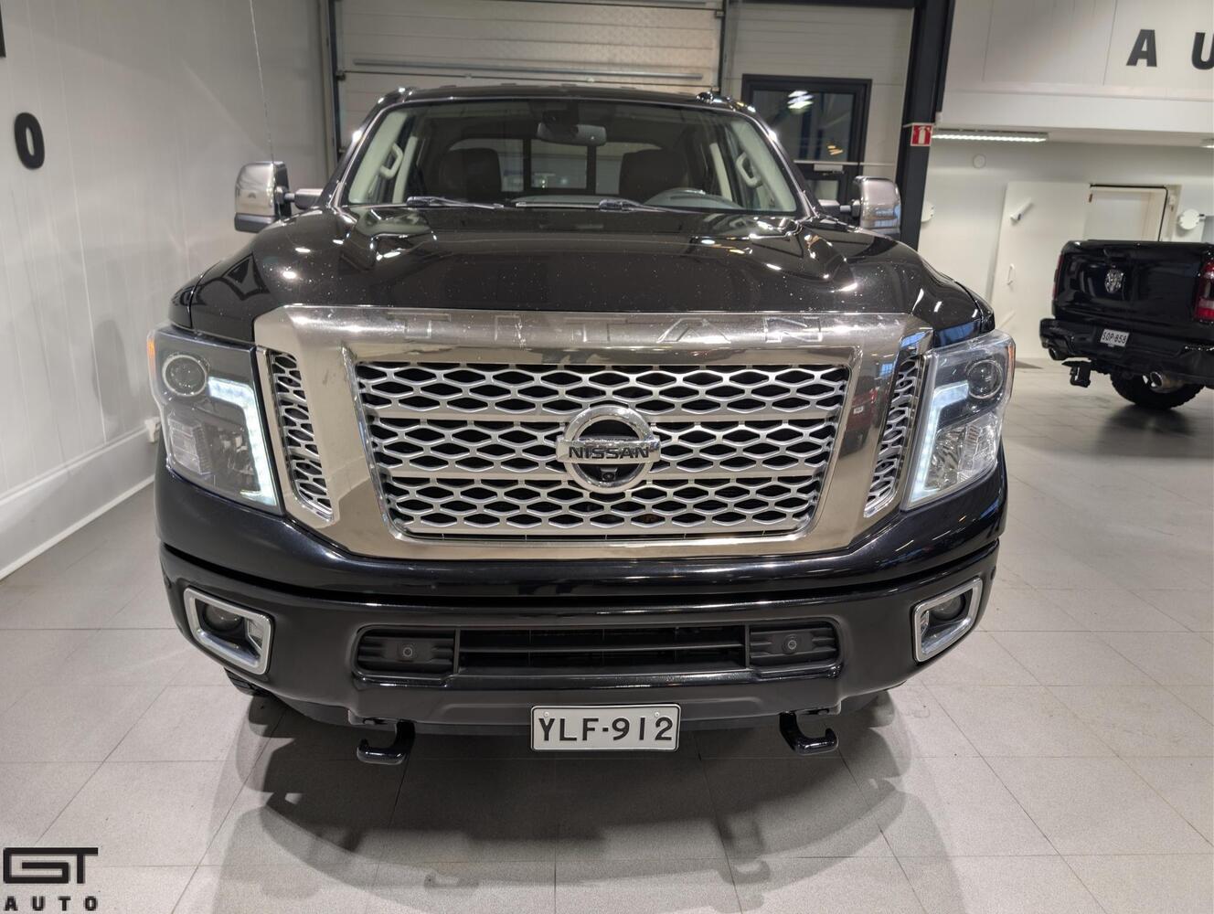 Nissan Titan vaihtoauto