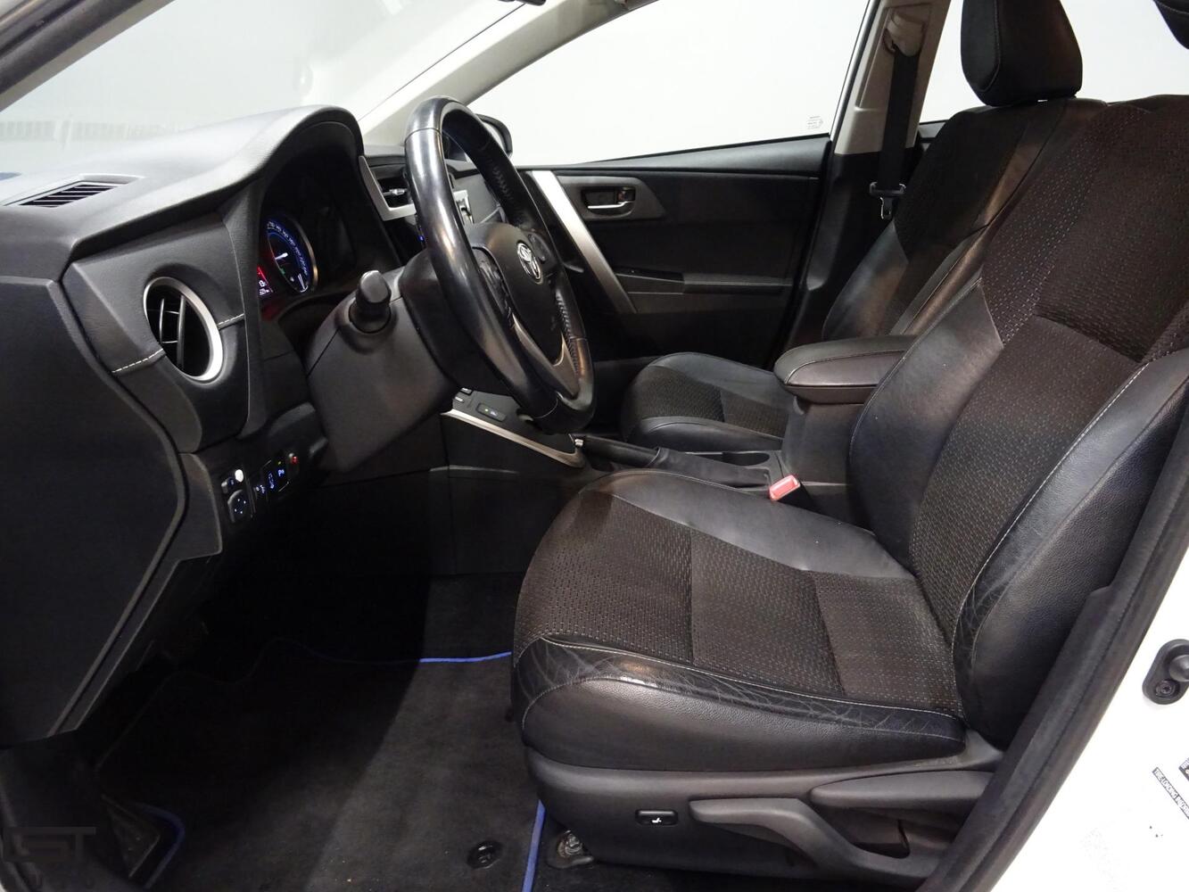 Toyota Auris vaihtoauto
