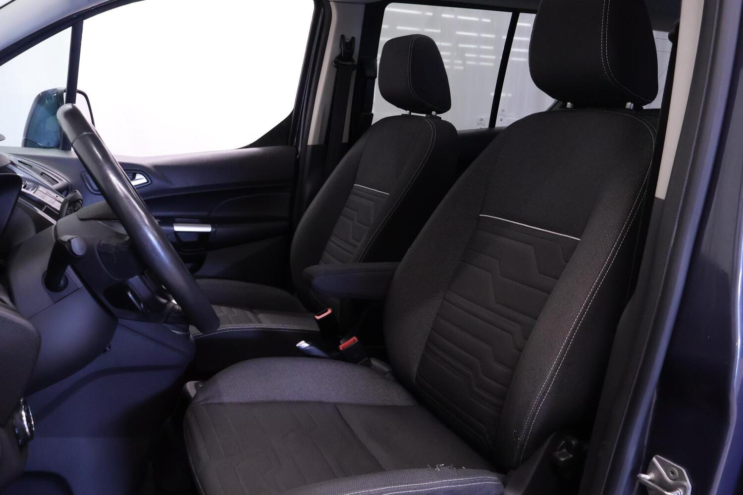 Ford Grand Tourneo Connect vaihtoauto