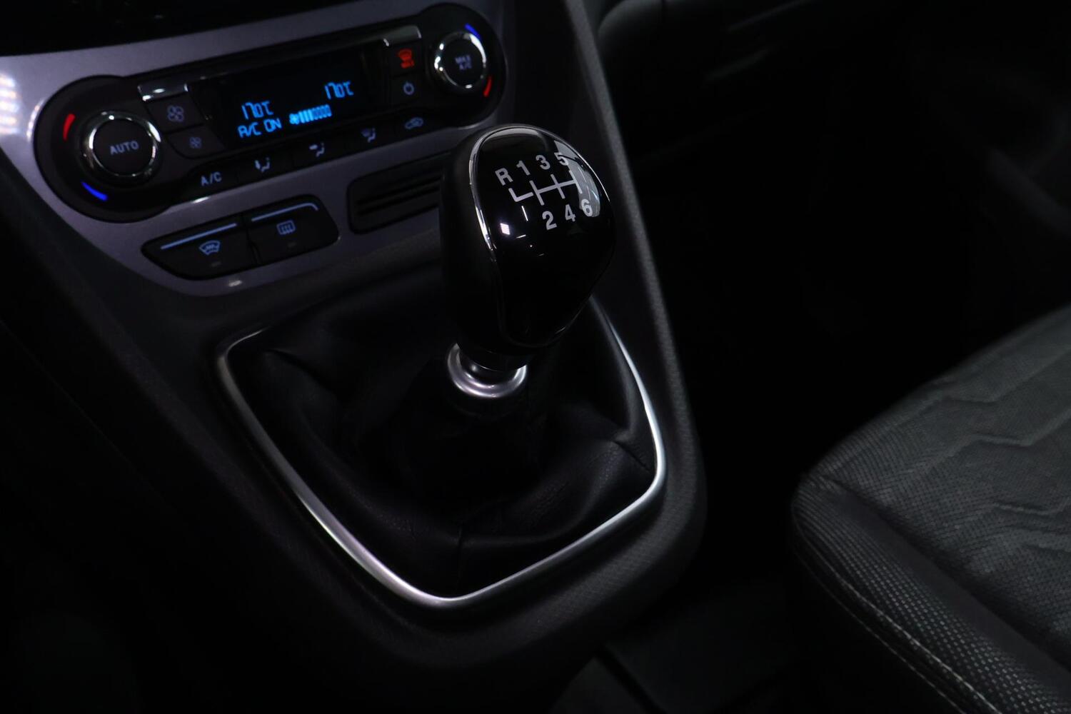 Ford Grand Tourneo Connect vaihtoauto