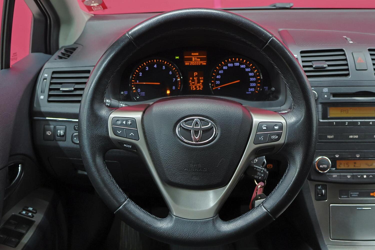 Toyota Avensis vaihtoauto