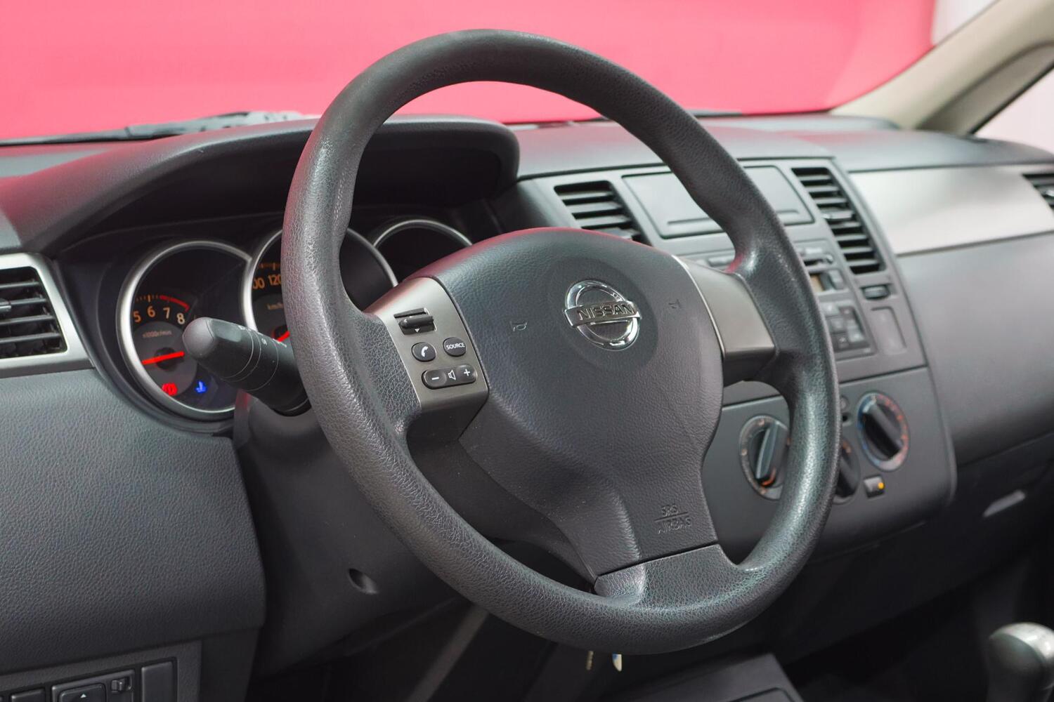 Nissan Tiida vaihtoauto