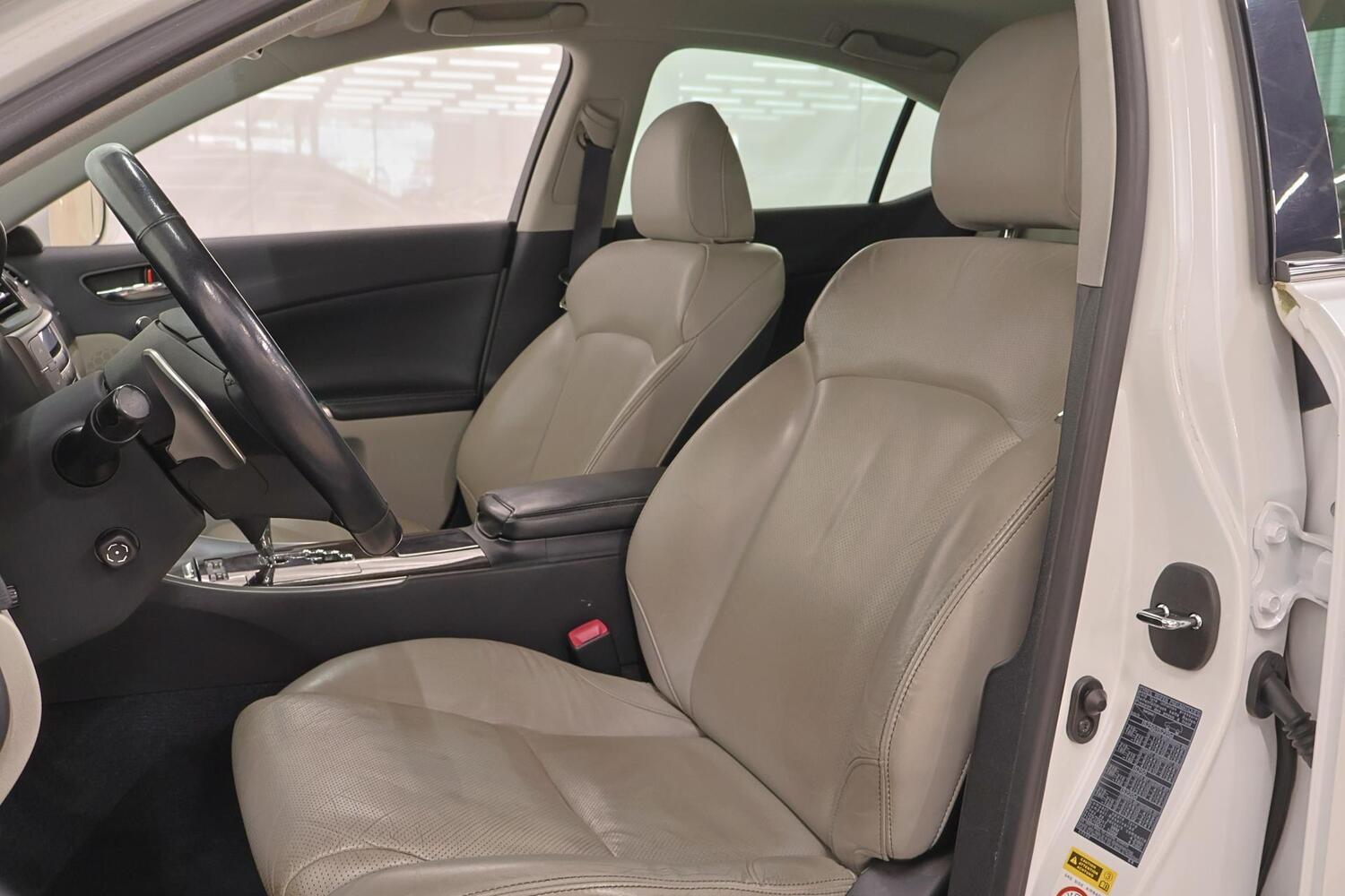 Lexus IS vaihtoauto