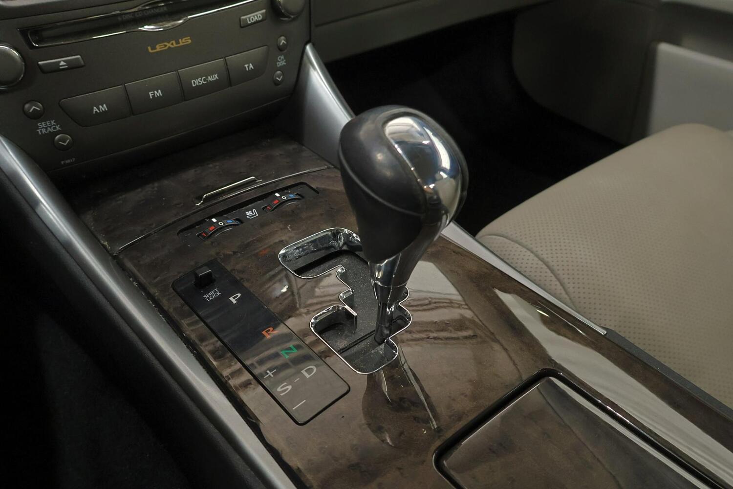 Lexus IS vaihtoauto
