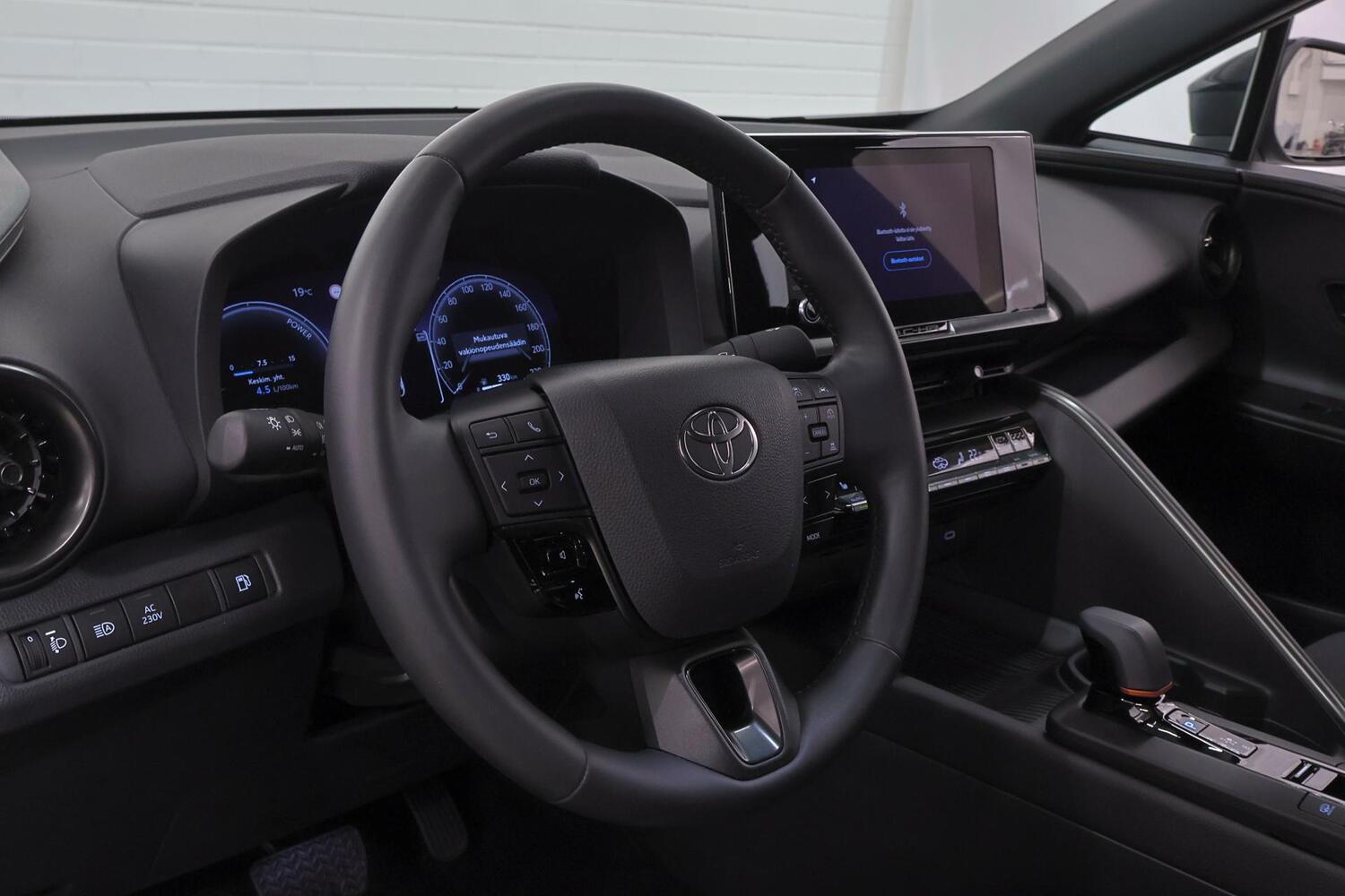 Toyota C-HR vaihtoauto