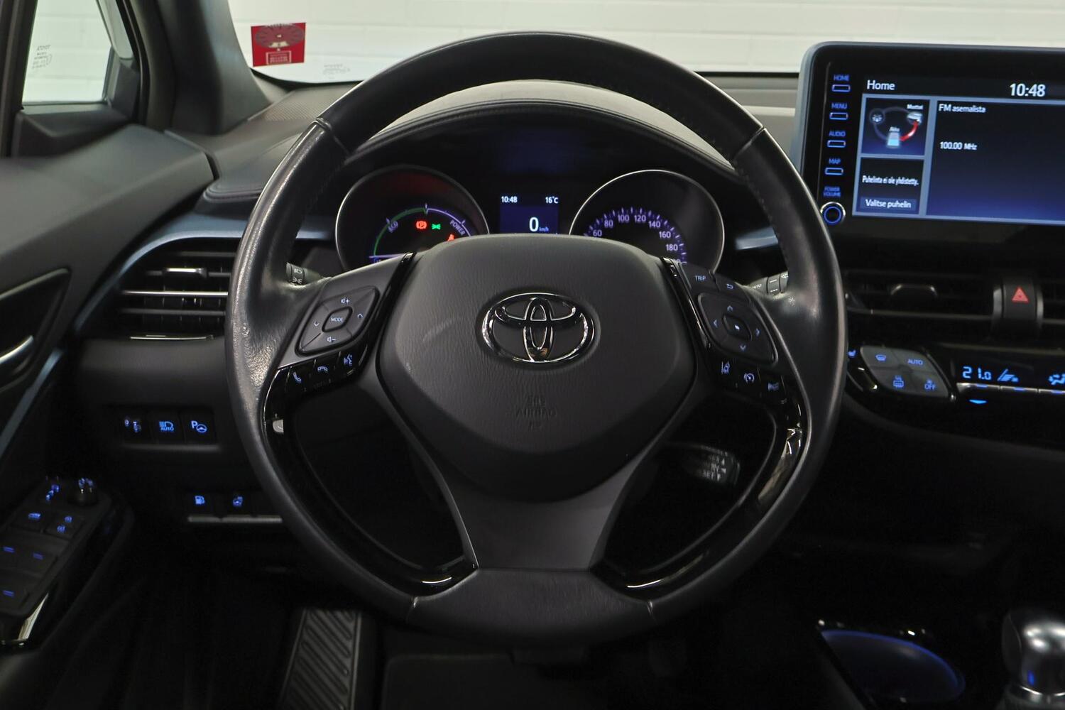 Toyota C-HR vaihtoauto