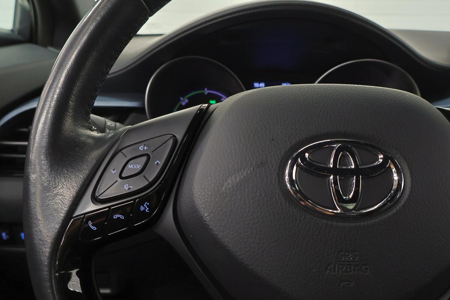 Toyota C-HR vaihtoauto