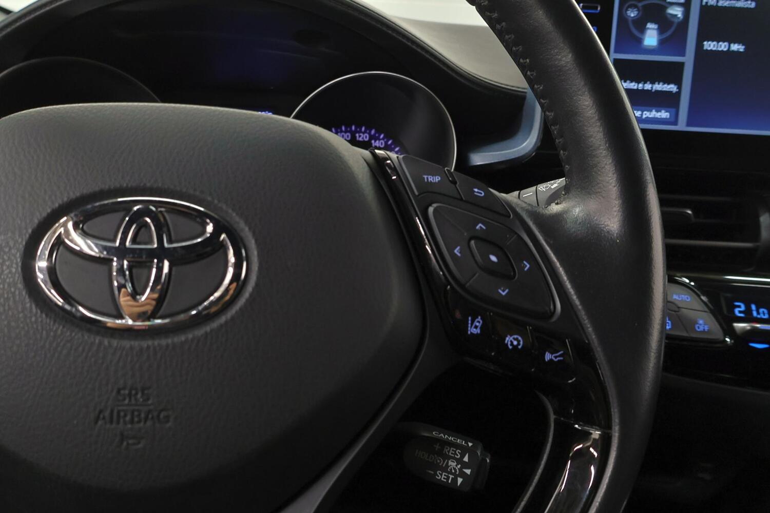 Toyota C-HR vaihtoauto