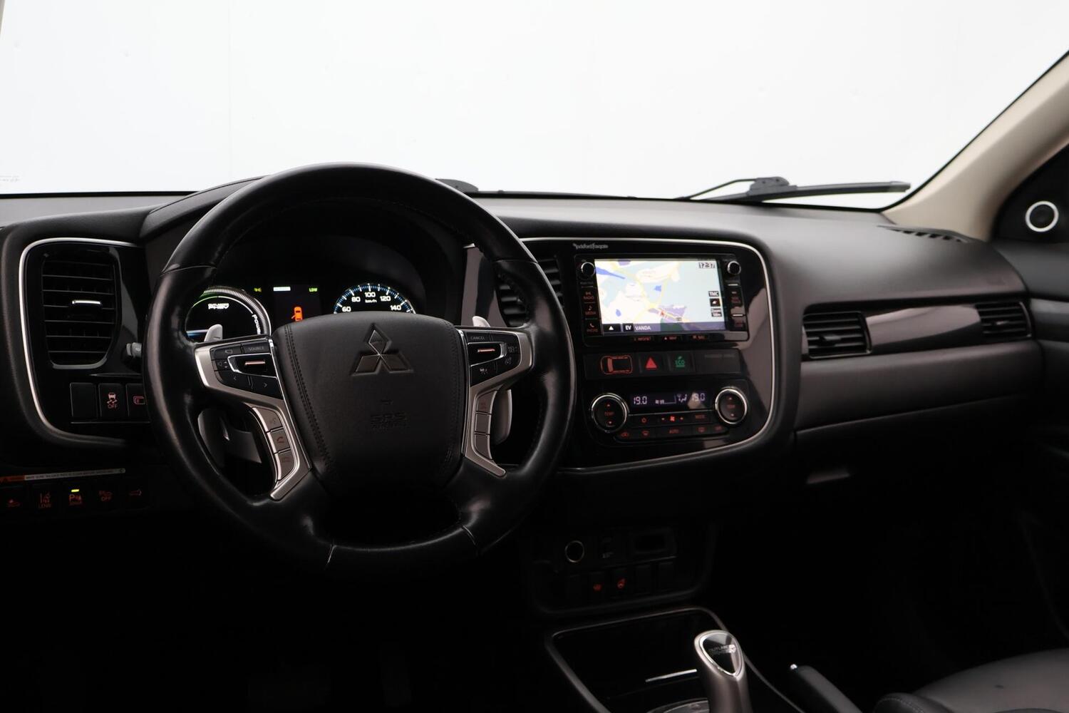 Mitsubishi Outlander PHEV vaihtoauto