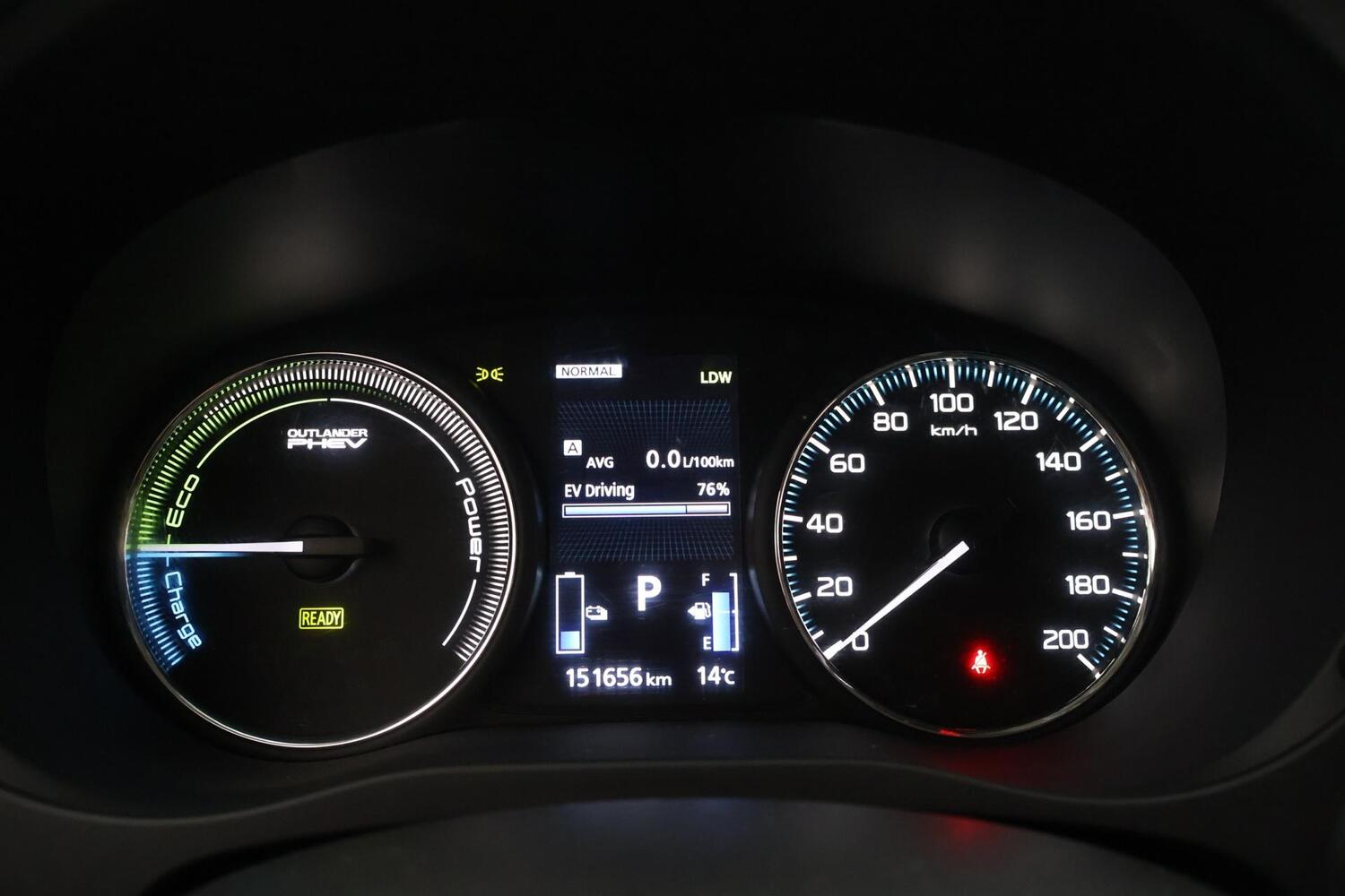 Mitsubishi Outlander PHEV vaihtoauto