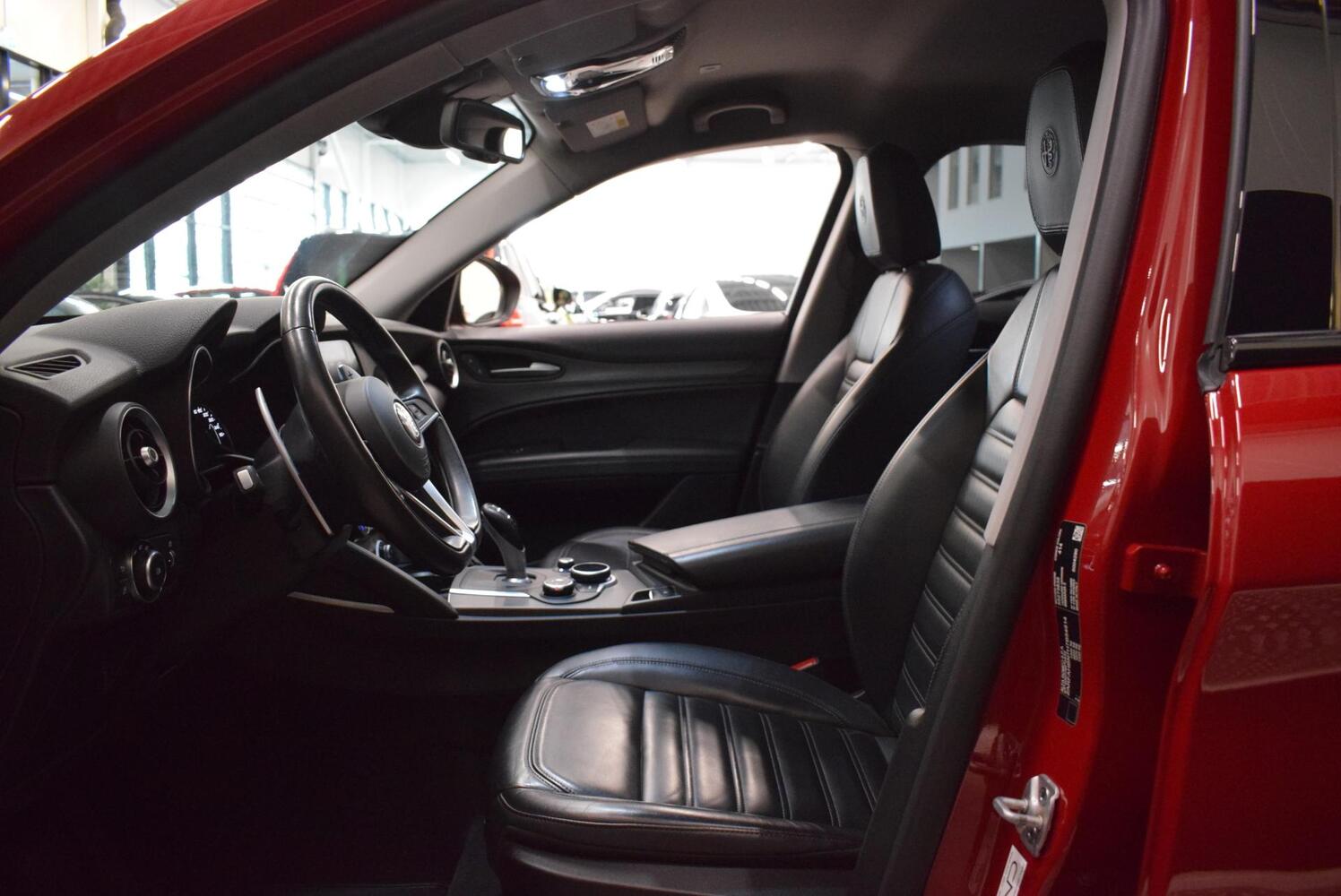 Alfa Romeo Stelvio vaihtoauto