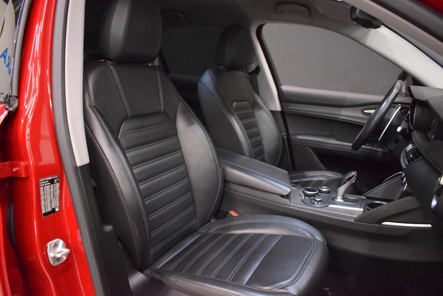 Alfa Romeo Stelvio vaihtoauto