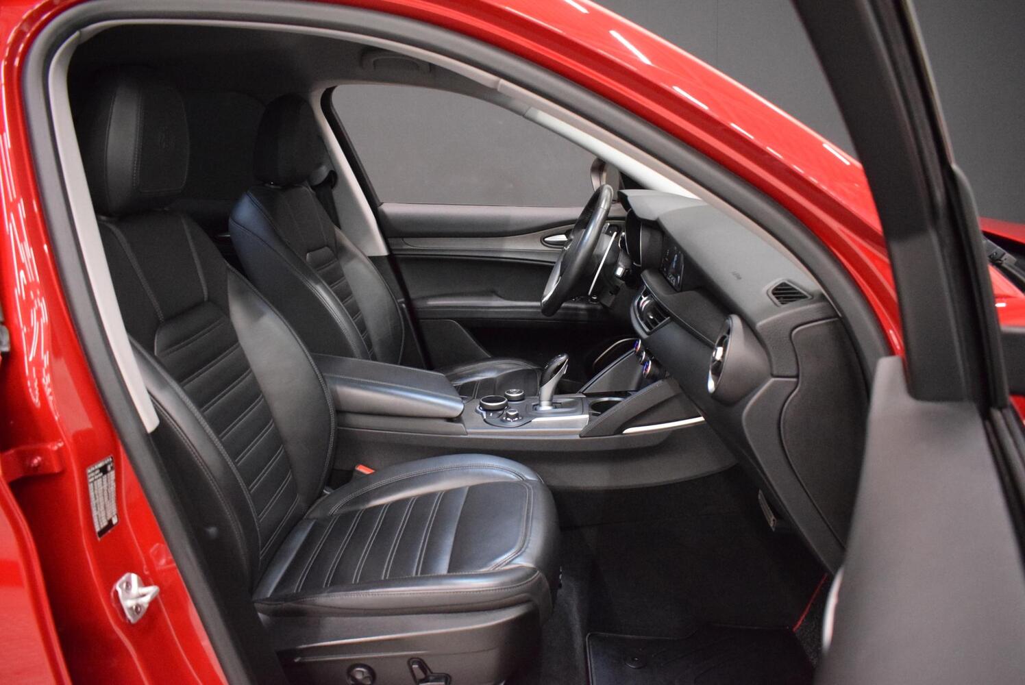 Alfa Romeo Stelvio vaihtoauto