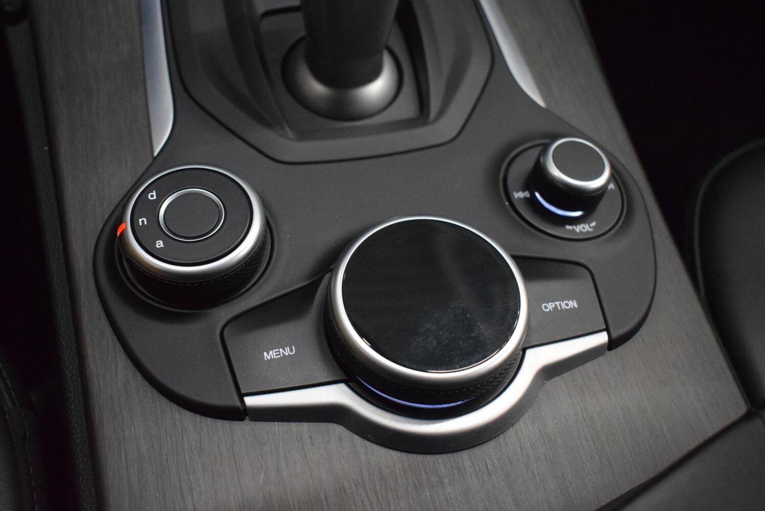 Alfa Romeo Stelvio vaihtoauto