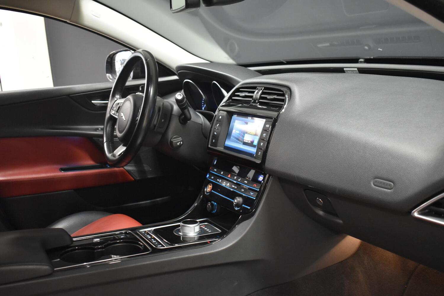 Jaguar XE vaihtoauto