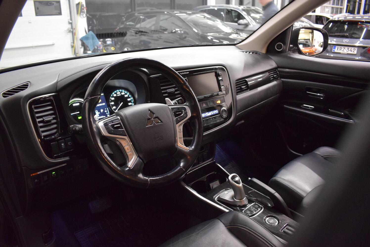Mitsubishi Outlander PHEV vaihtoauto