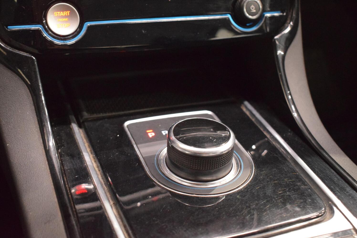 Jaguar XE vaihtoauto