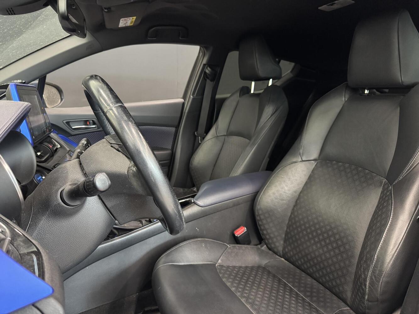 Toyota C-HR vaihtoauto