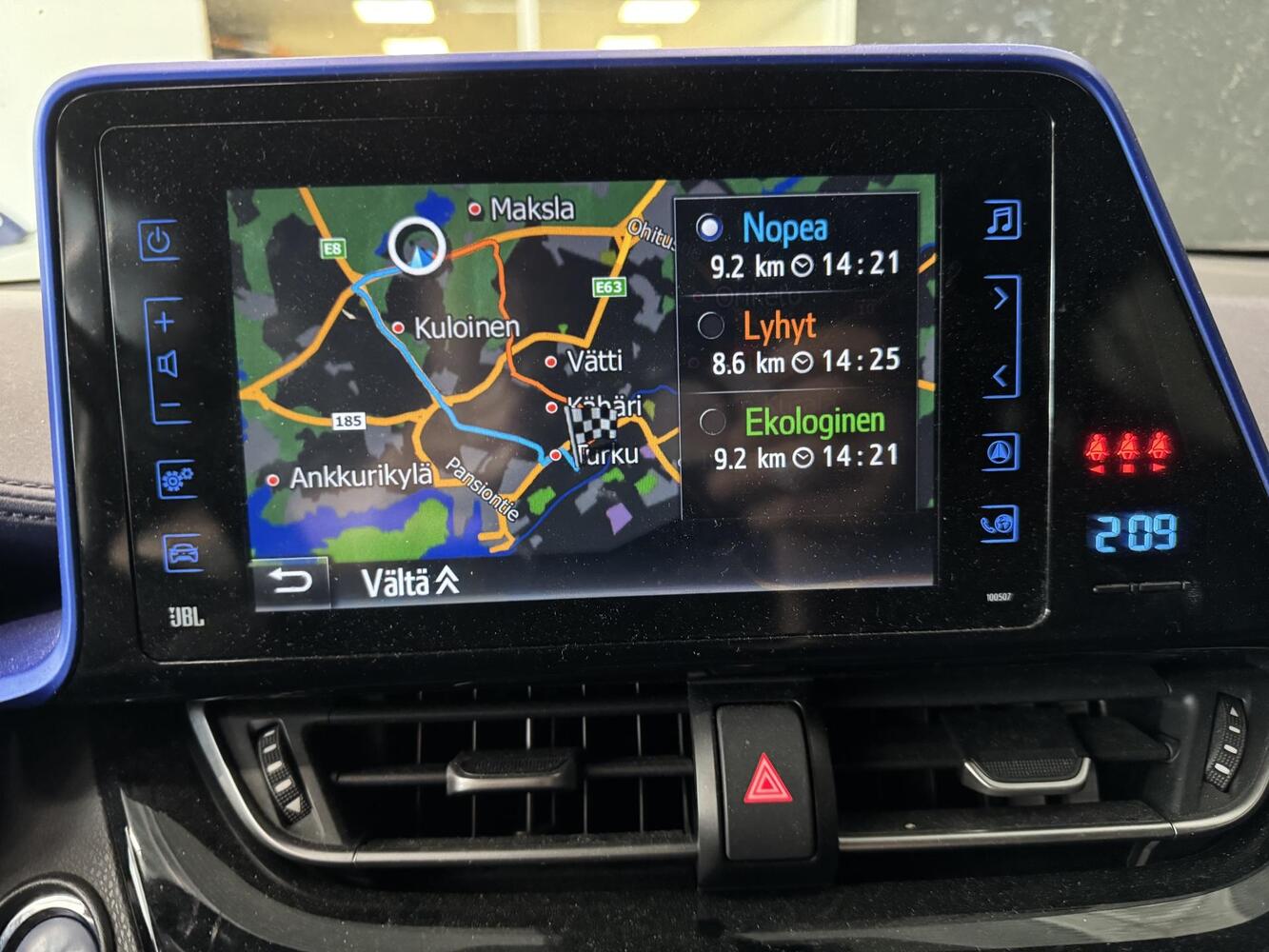 Toyota C-HR vaihtoauto