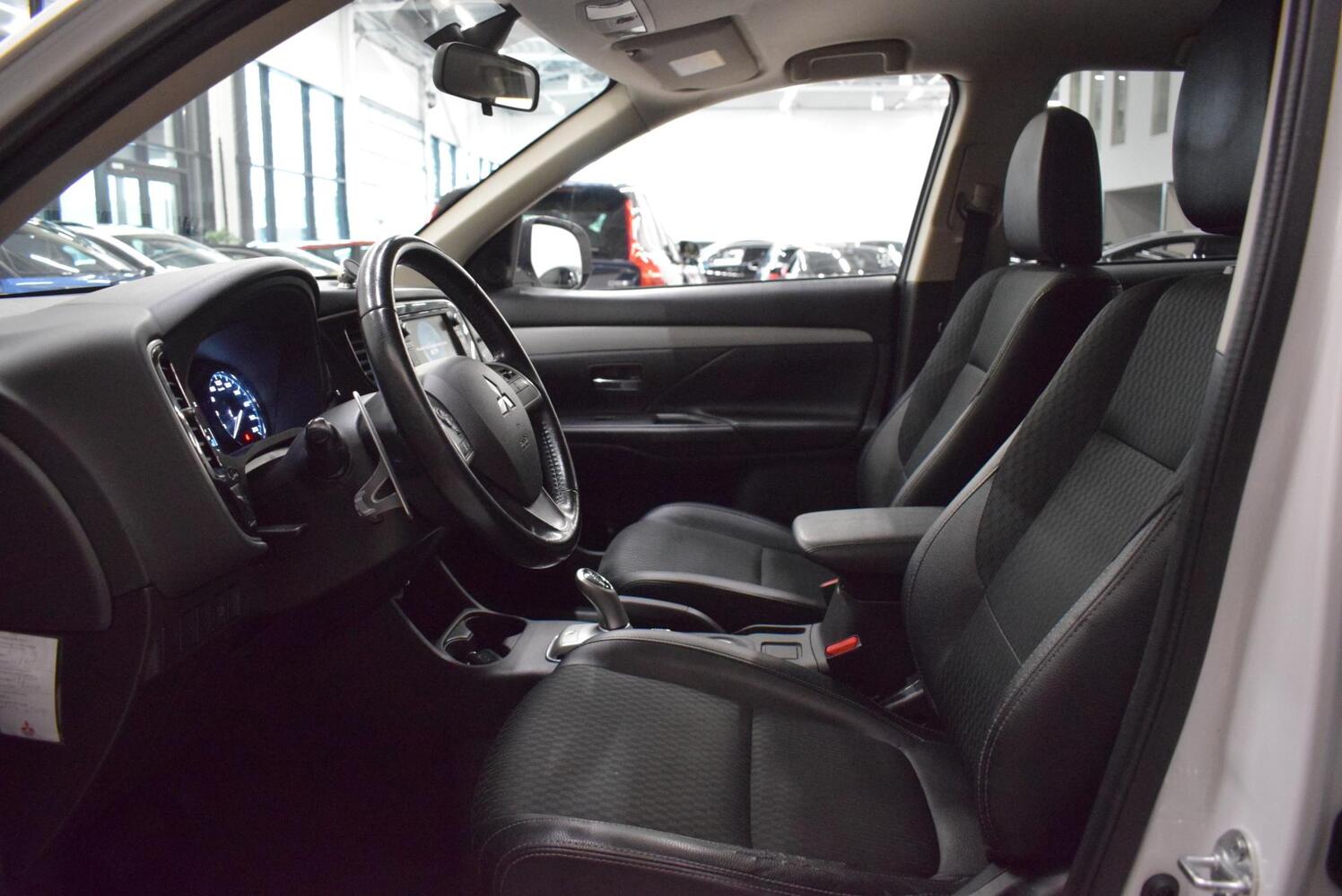 Mitsubishi Outlander PHEV vaihtoauto