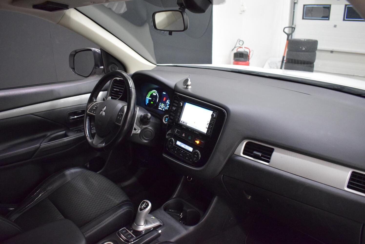 Mitsubishi Outlander PHEV vaihtoauto