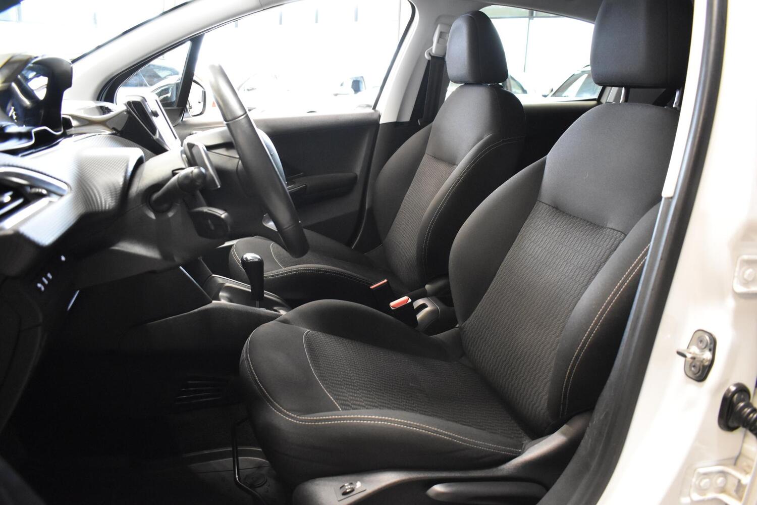 Peugeot 208 vaihtoauto
