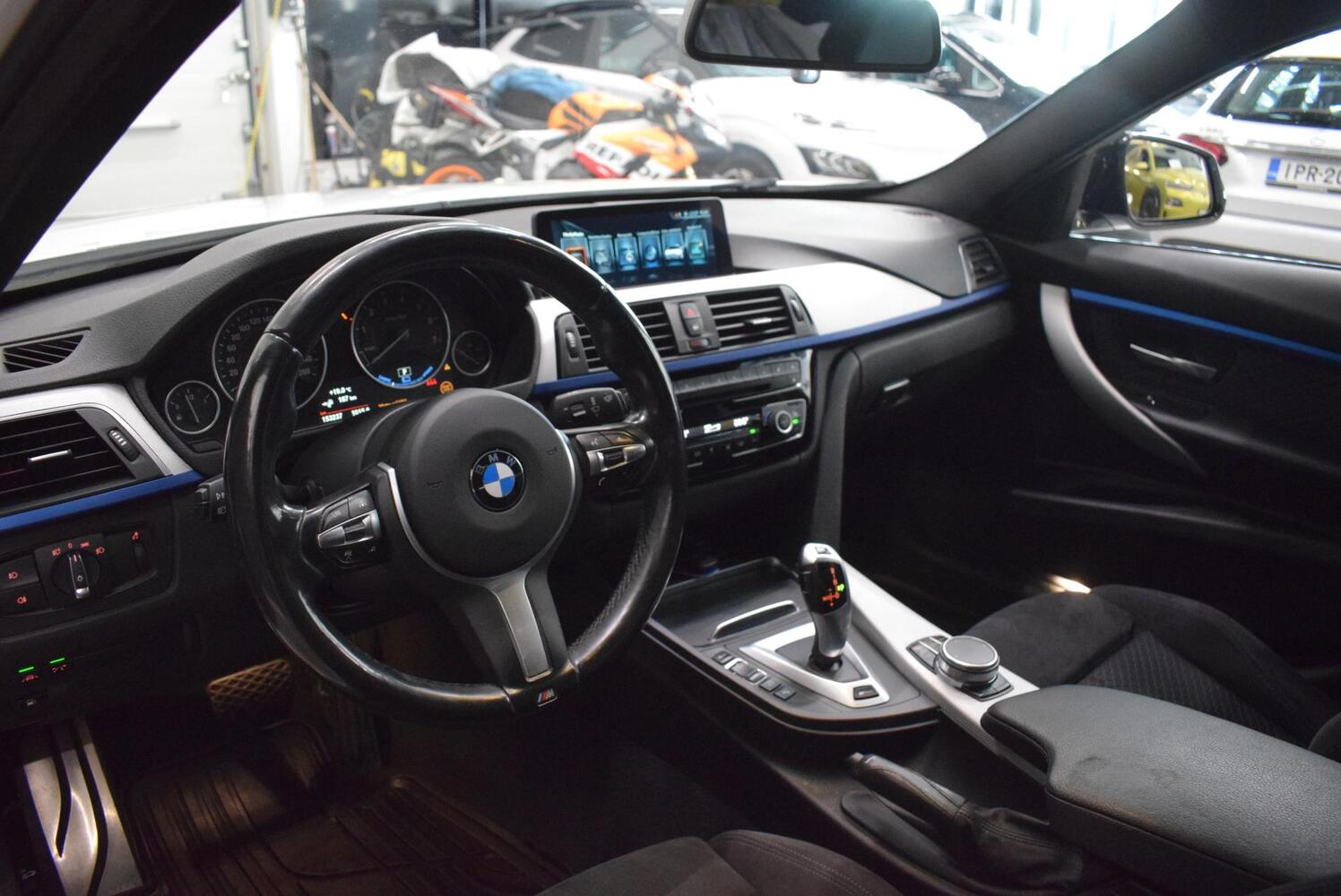 BMW 330 vaihtoauto