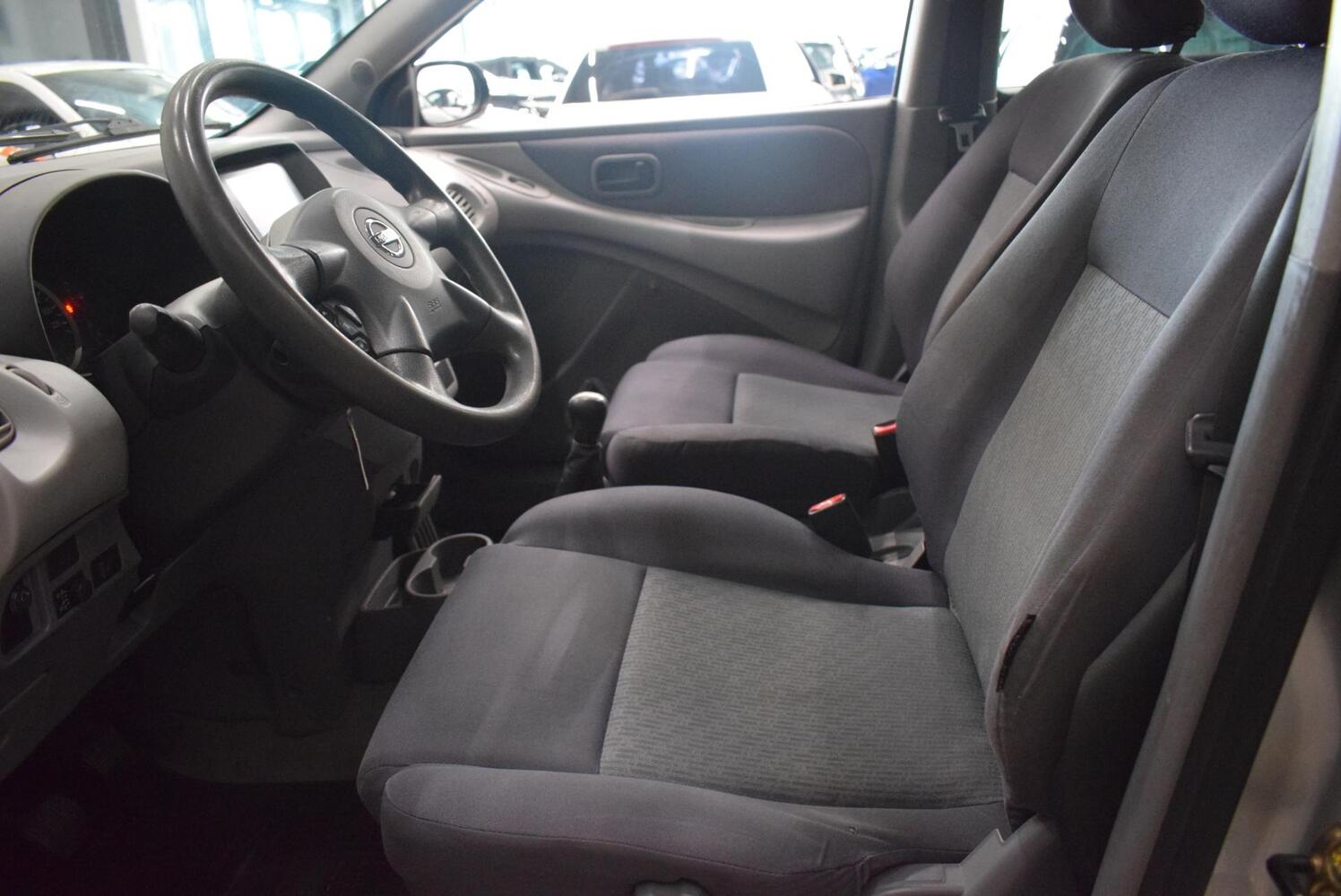 Nissan Almera Tino vaihtoauto