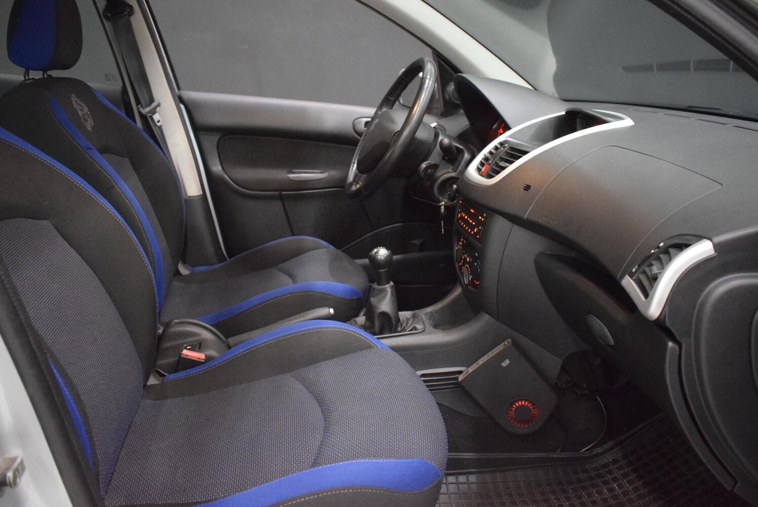 Peugeot 206 + vaihtoauto