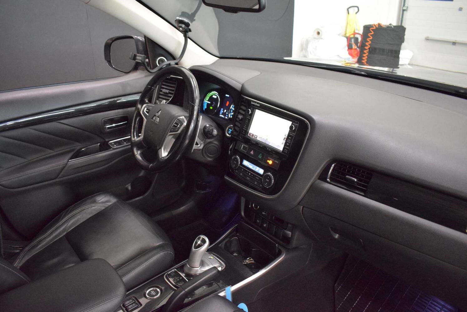 Mitsubishi Outlander PHEV vaihtoauto