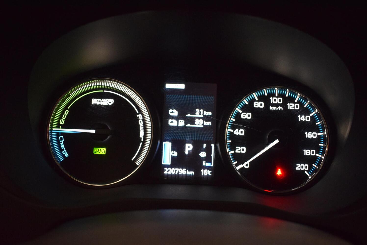 Mitsubishi Outlander PHEV vaihtoauto