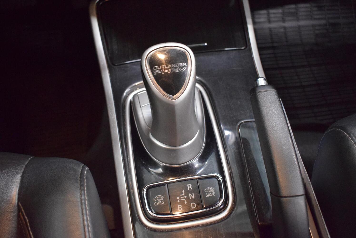 Mitsubishi Outlander PHEV vaihtoauto