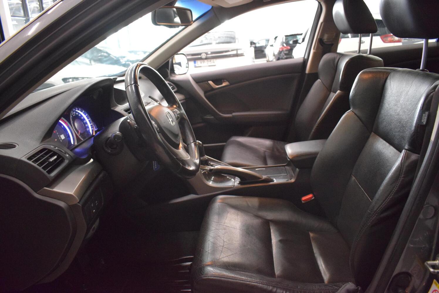 Honda Accord vaihtoauto