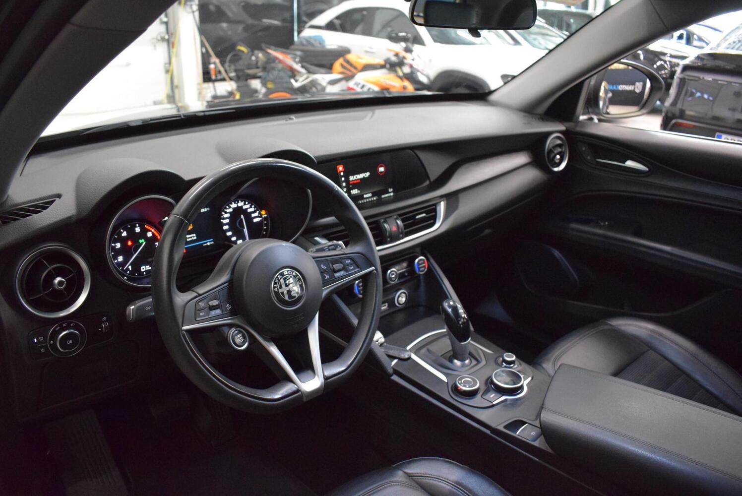Alfa Romeo Stelvio vaihtoauto