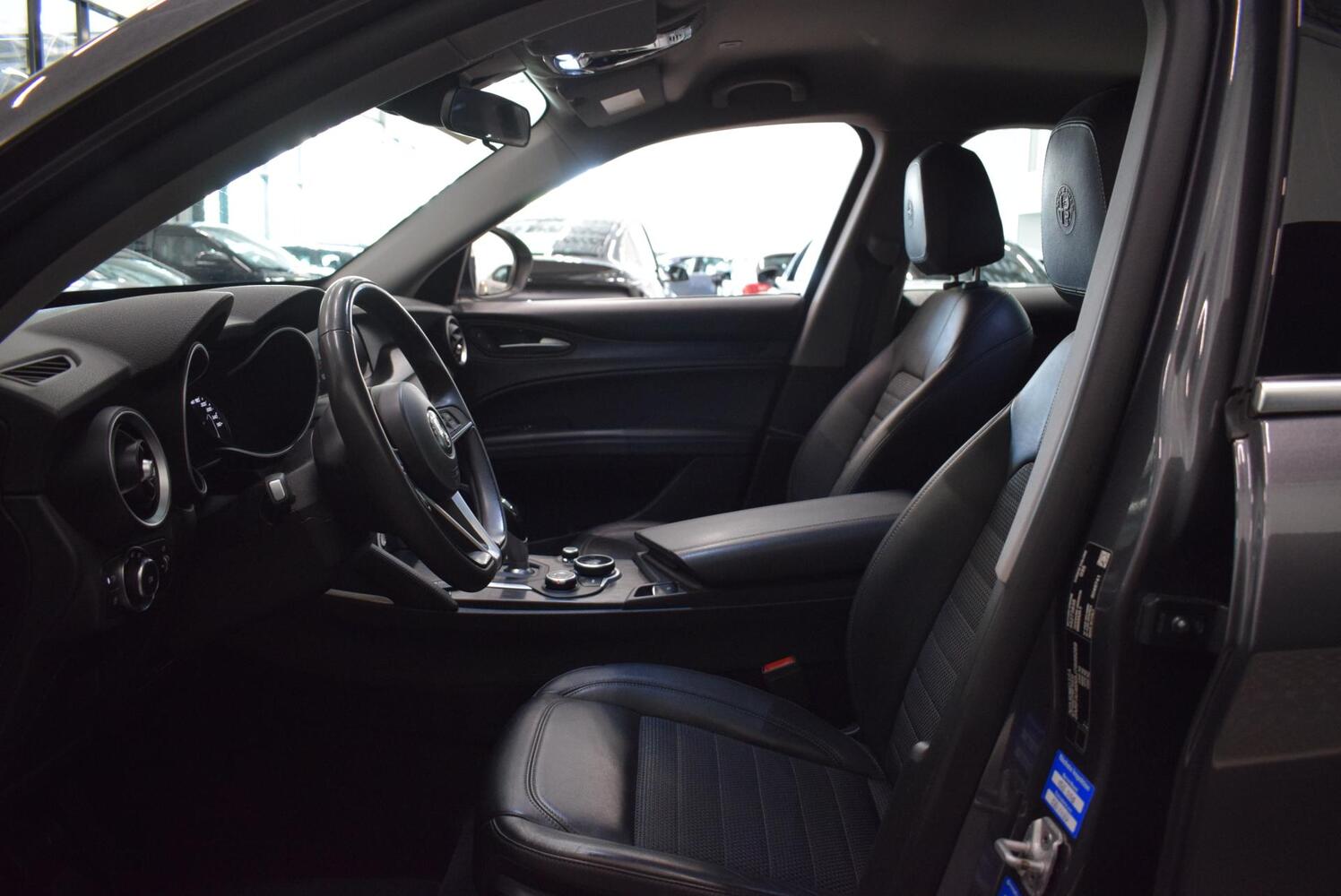 Alfa Romeo Stelvio vaihtoauto