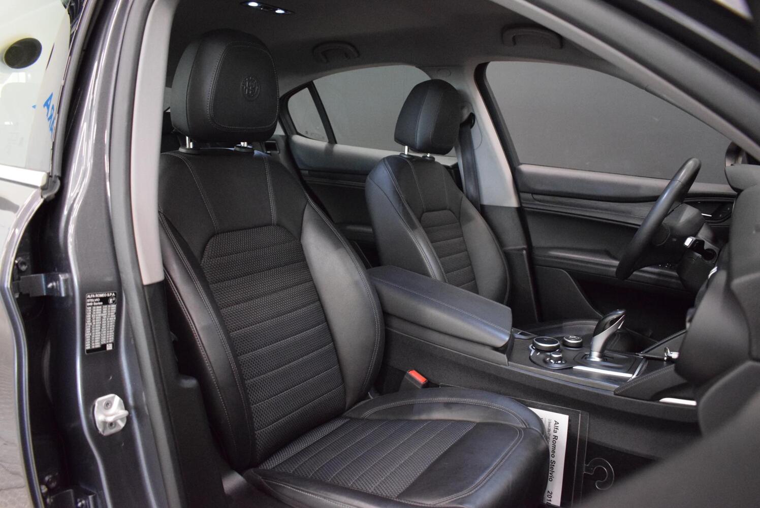 Alfa Romeo Stelvio vaihtoauto