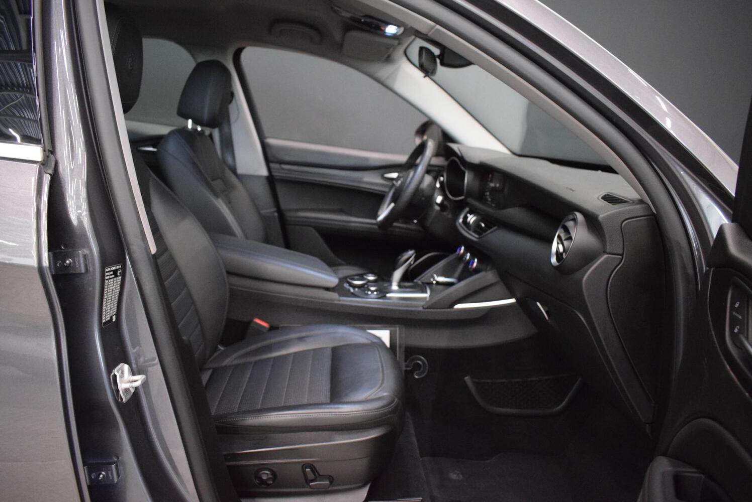 Alfa Romeo Stelvio vaihtoauto