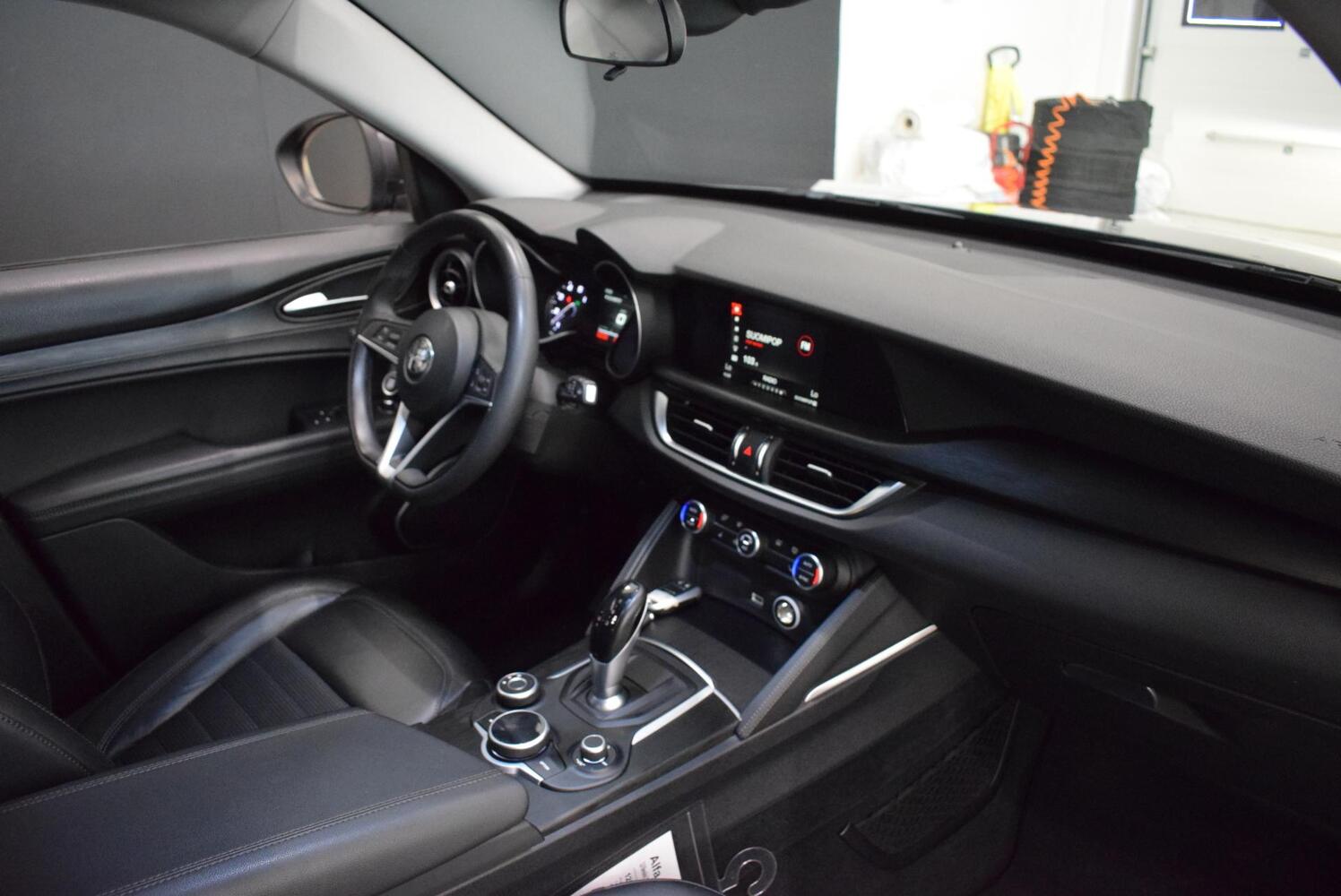 Alfa Romeo Stelvio vaihtoauto