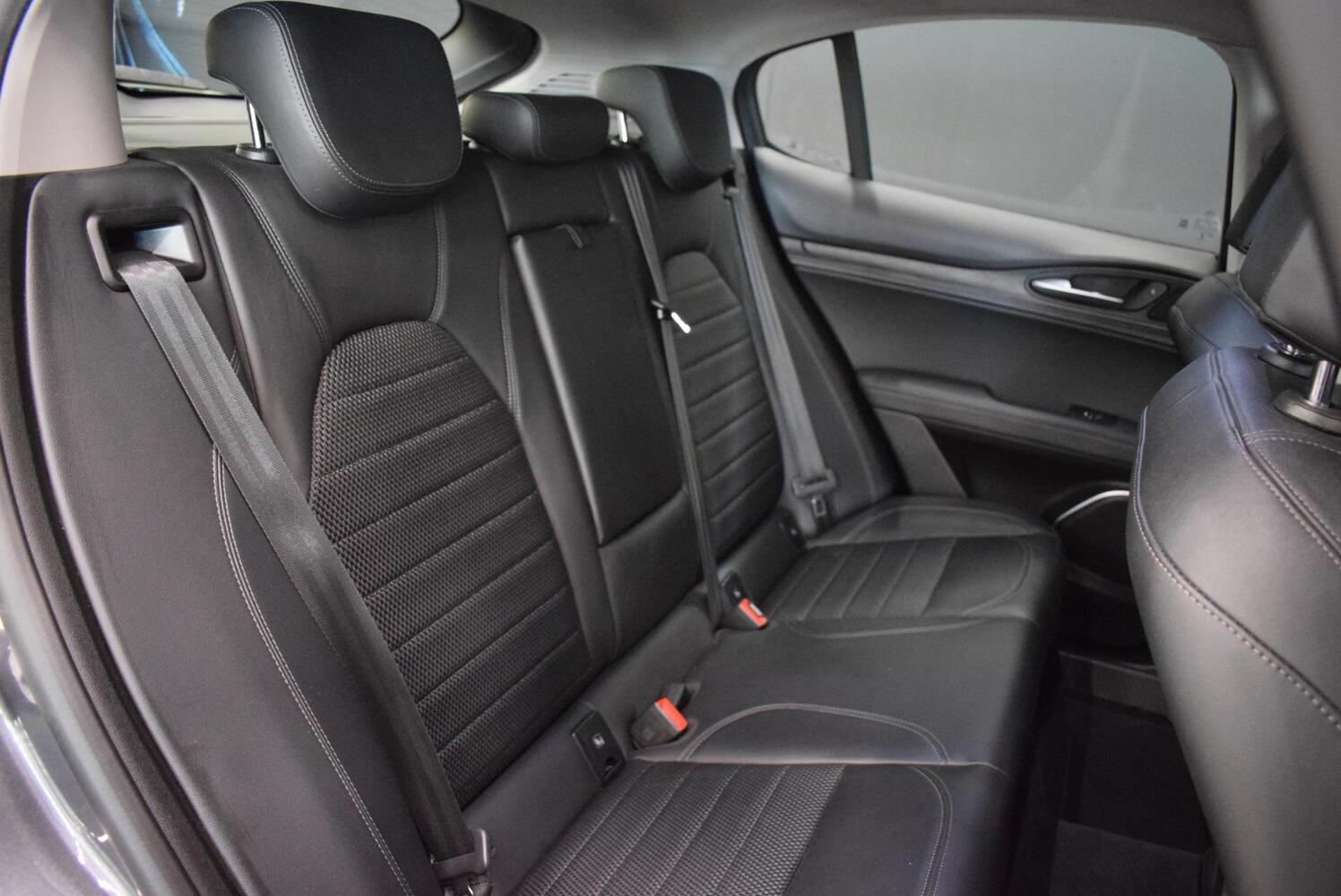 Alfa Romeo Stelvio vaihtoauto